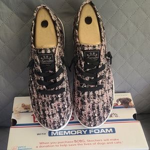 Brand new pair of Bob's by Skechers size 7